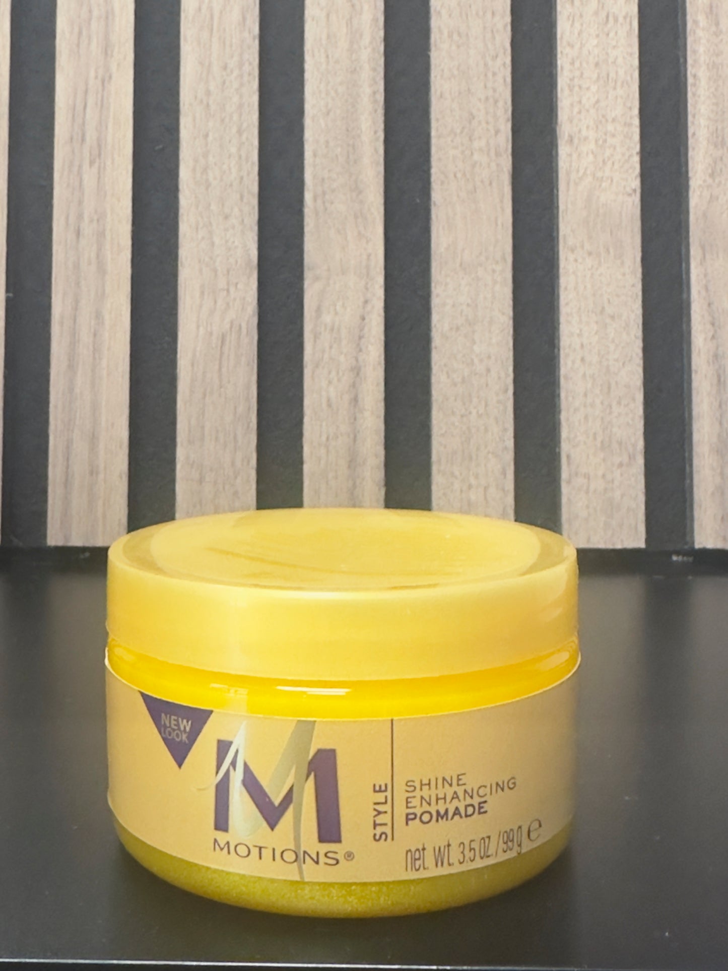 Motions Shine Enhancing Pomade